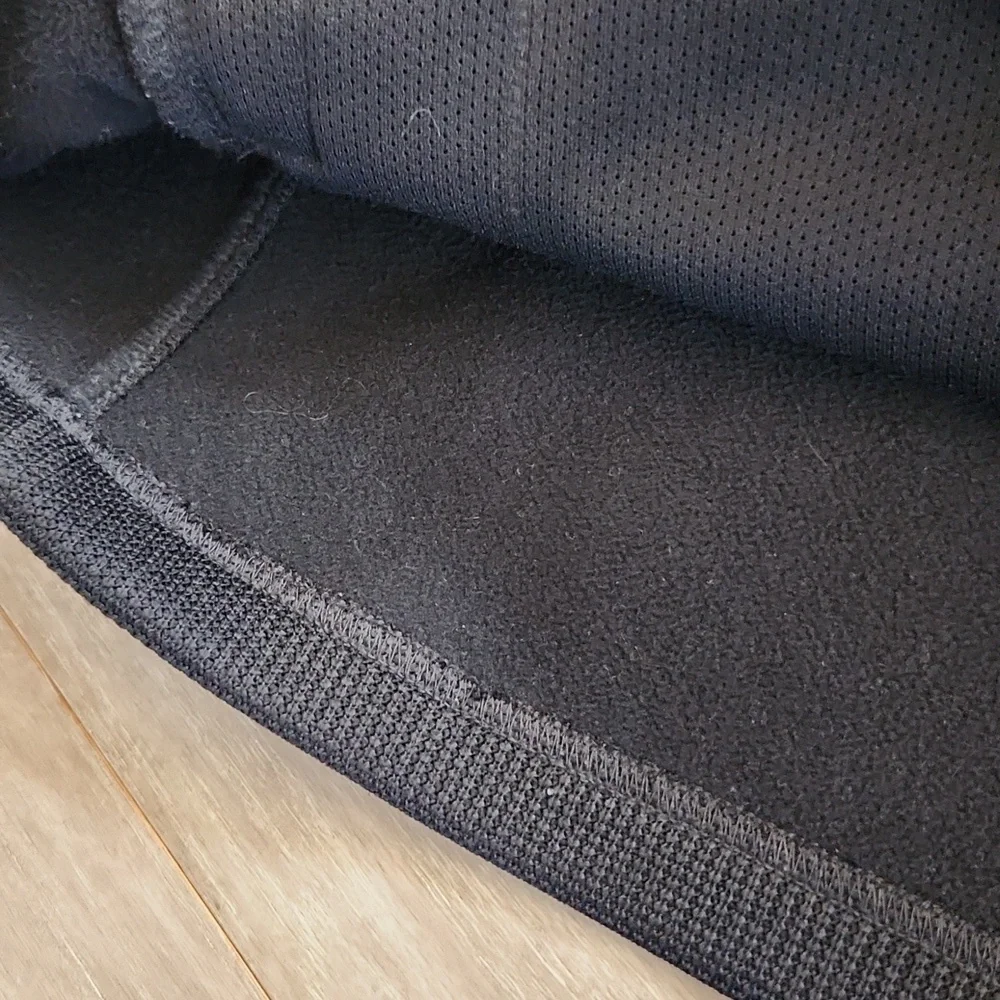 Izod Men's Black Pullover - Picture 4 of 5